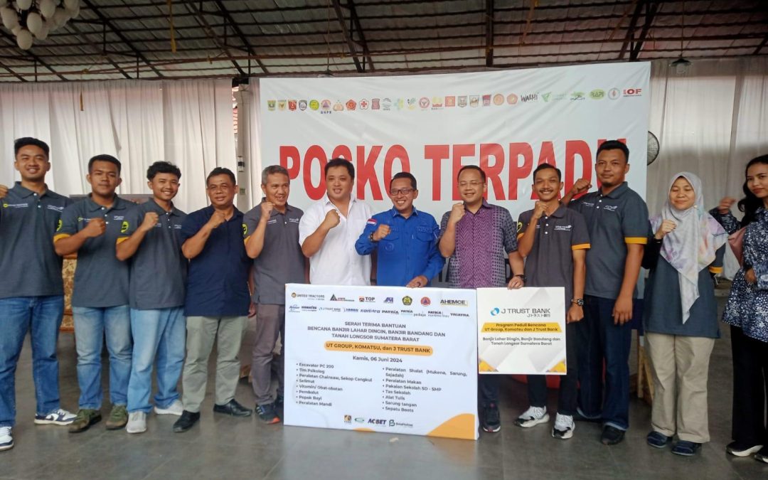 United Tractors, J-Trust Bank, and Komatsu Indonesia Groups Provide Assistance to Disaster Victims in West Sumatra