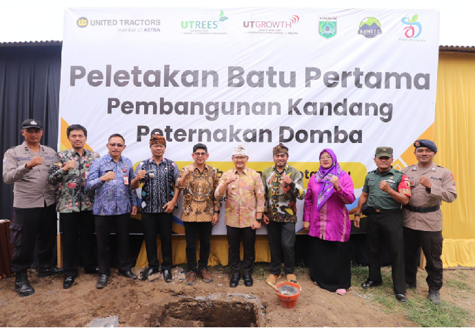 United Tractors and Batu City Government Lay Groundbreaking for Sheep Farm Construction in Sumbergondo Village