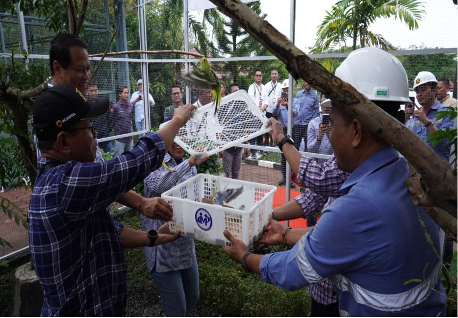 Protecting Biodiversity, United Tractors Site Rantau Inaugurates Mini Aviary