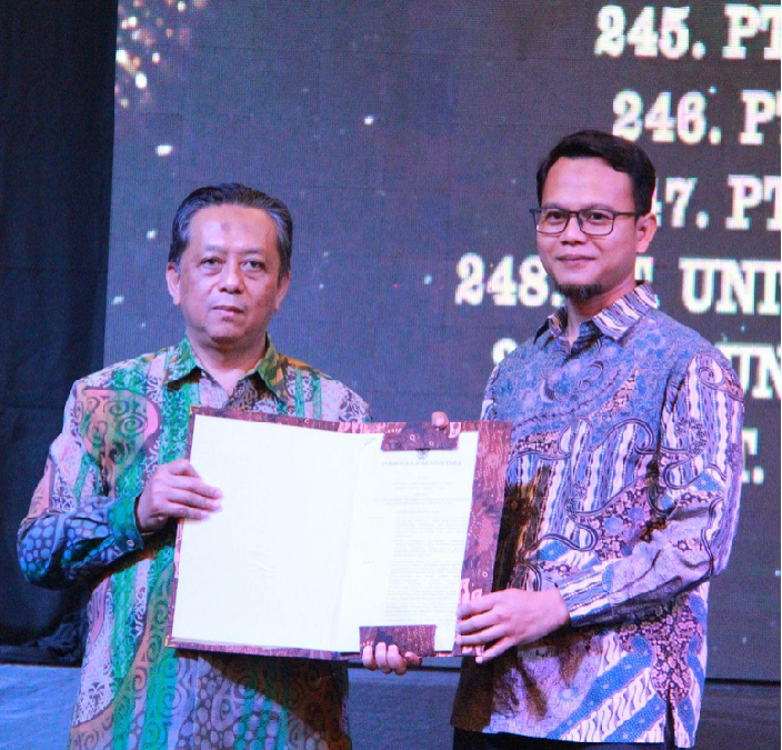 Consistently Prioritizing Occupational Safety, United Tractors and Pamapersada Nusantara Receive K3 Zero Accident Award from the East Kalimantan Government