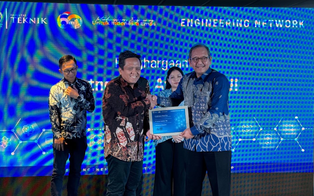 Implementing Link and Match of Education and Industry, United Tractors Wins Partnership Award at the Faculty of Engineering, University of Indonesia 2024