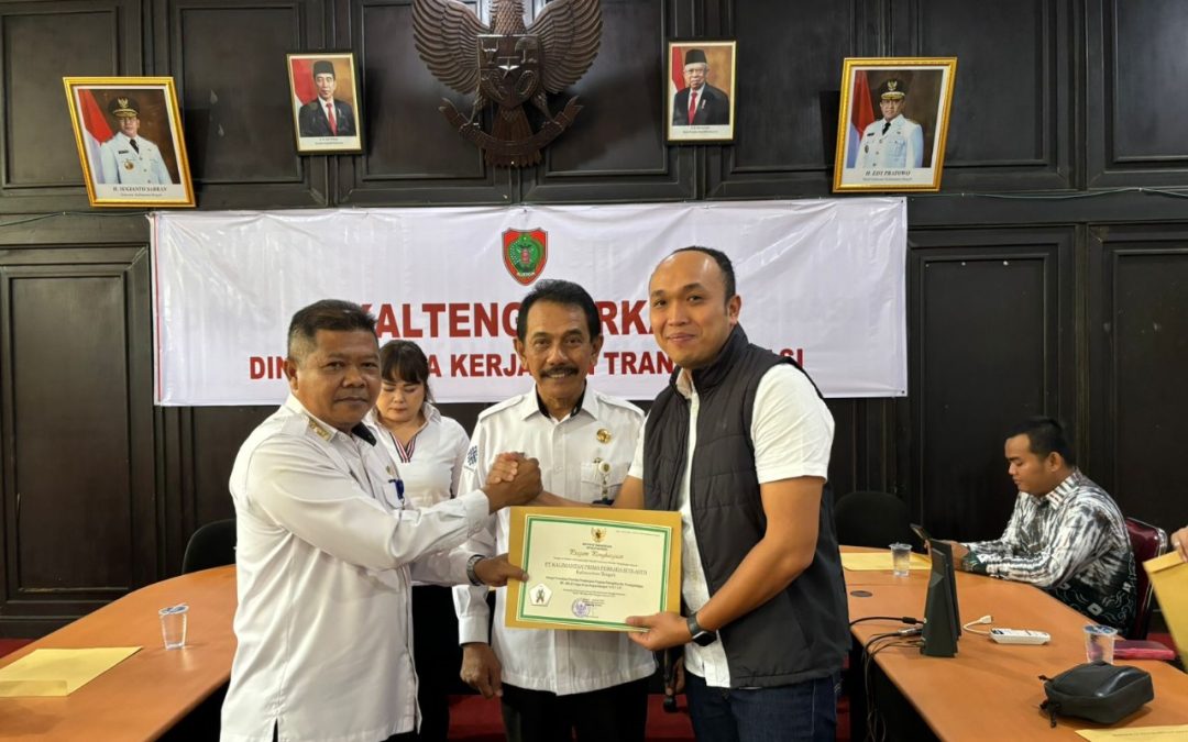 Kalimantan Prima Persada Wins Two Awards from Disnakertrans Central of Kalimantan