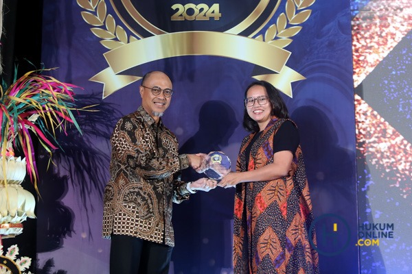 United Tractors Pandu Engineering Raih Penghargaan Indonesia’s Most Innovative In-House Counsel Team Tahun 2024