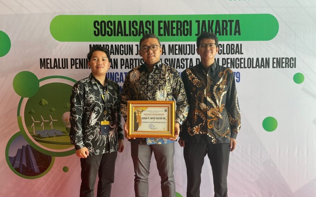 Implementing Building Efficiency, United Tractors Won Award from the DKI Jakarta Manpower, Transmigration, and Energy Agency