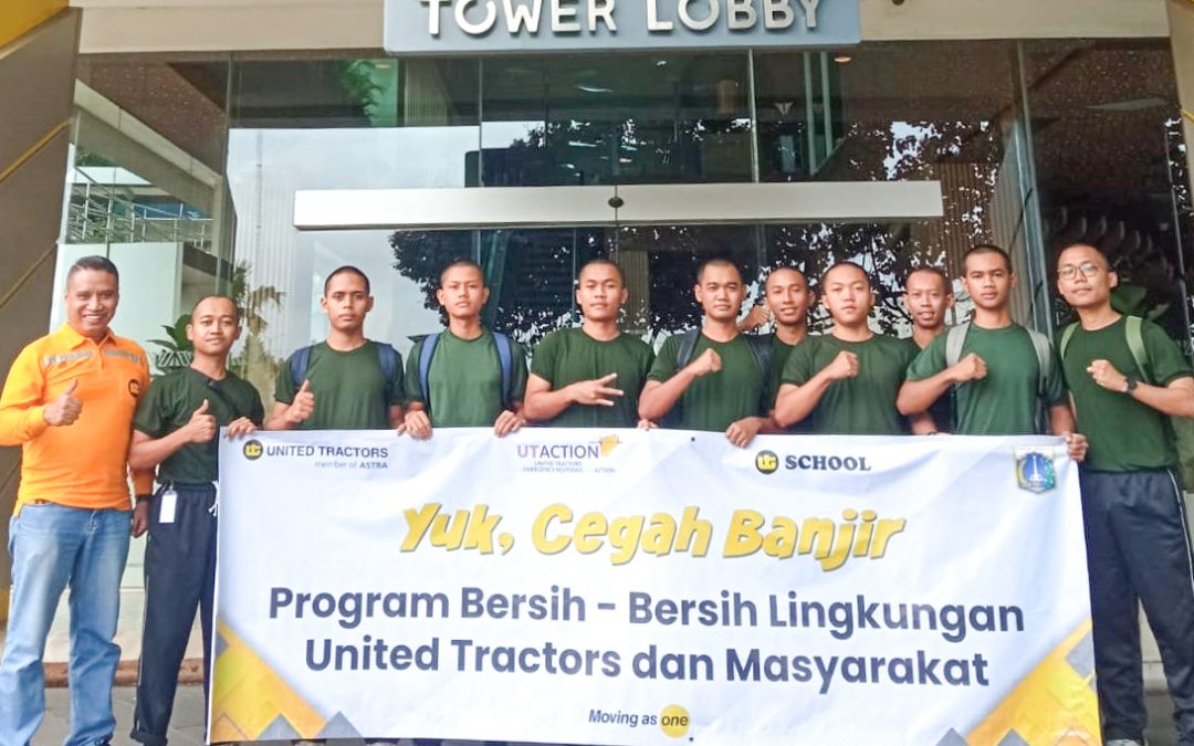 United Tractors’ Voluntary Day: Environmental Cleanup Action with the Cakung Barat Community