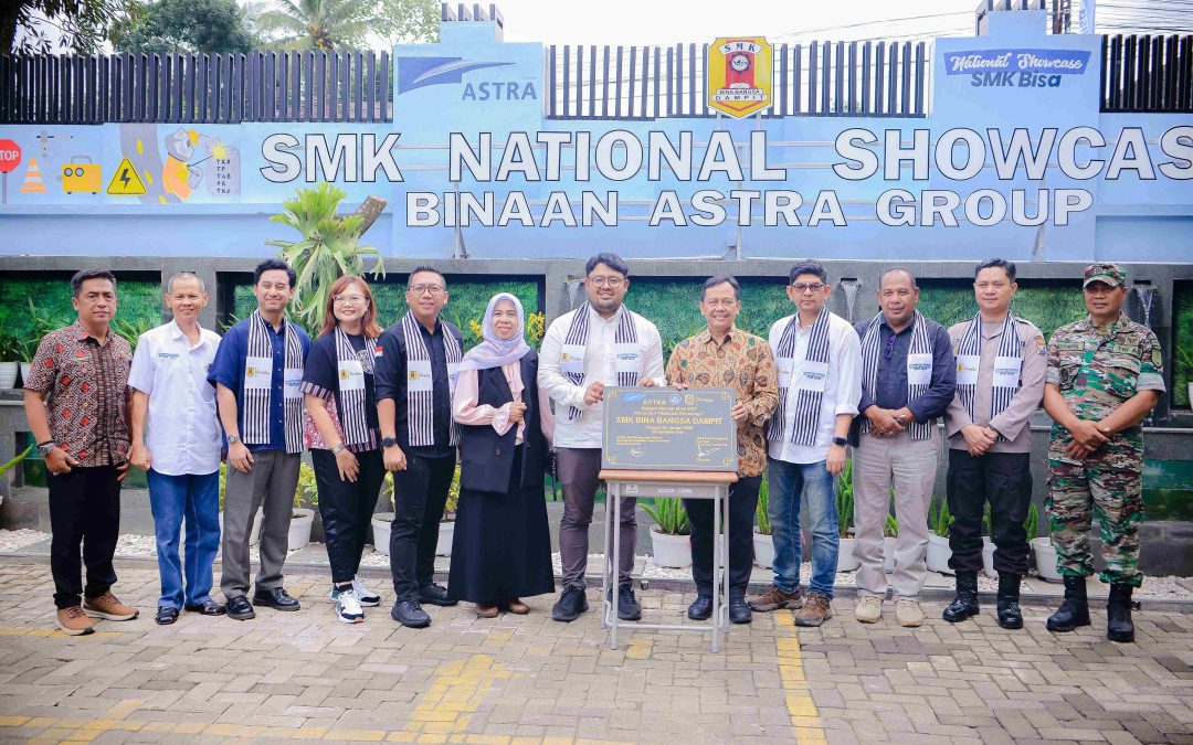 United Tractors Boosts School Success at SMK BISA Astra Showcase